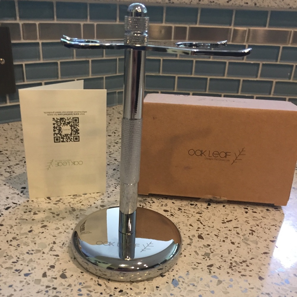 Oak Leaf men’s chrome razor and brush holder